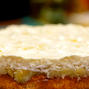 Torta de Abacaxi com Coco